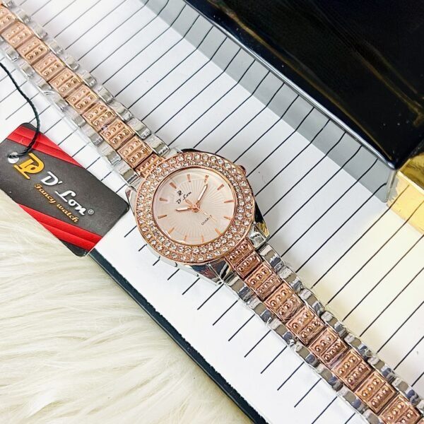 Luxury Women’s Quartz Watch with Crystal Bezel and Elegant Bracelet Strap