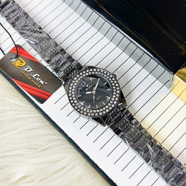 Luxury Women’s Quartz Watch with Crystal Bezel and Elegant Bracelet Strap