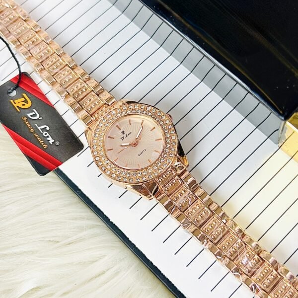 Luxury Women’s Quartz Watch with Crystal Bezel and Elegant Bracelet Strap
