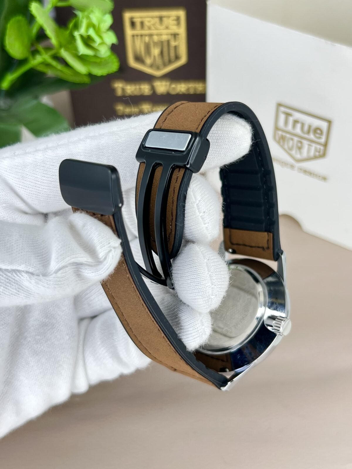 True Worth Classic Leather Strap Analog Wrist Watch for Men