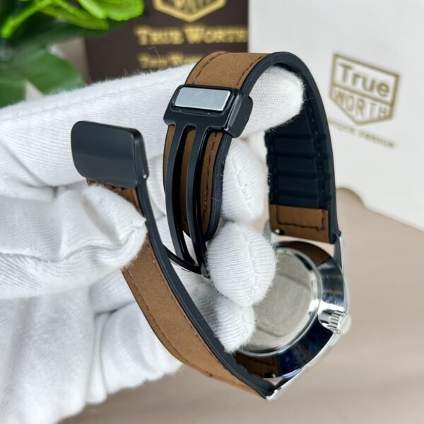 True Worth Classic Leather Strap Analog Wrist Watch for Men