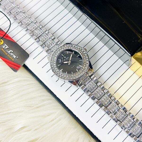 Luxury Women’s Quartz Watch with Crystal Bezel and Elegant Bracelet Strap
