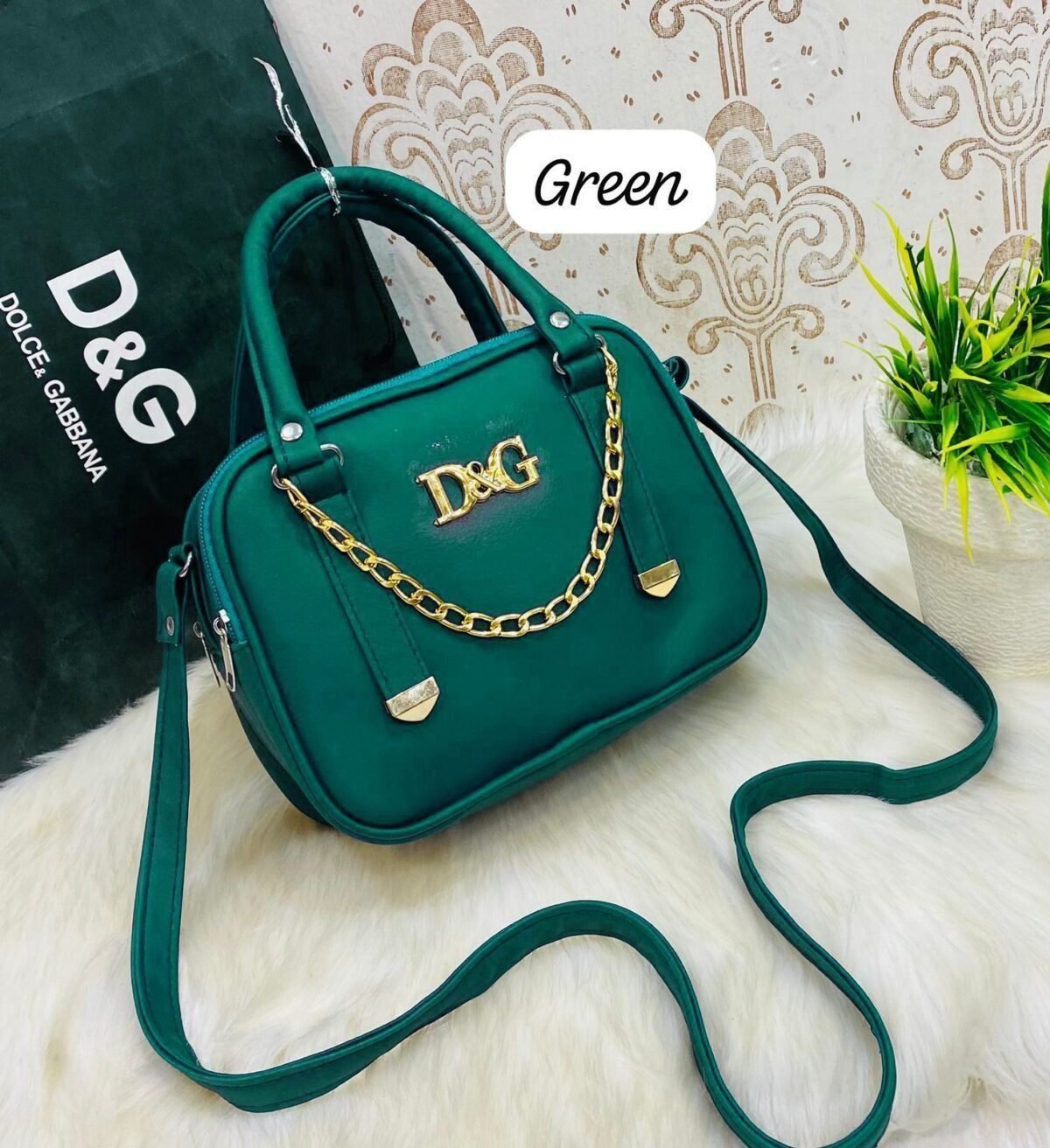 Chic Box Satchel With Gold Chain Accent