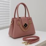 Luxury Handbag with Gold Chain Detailing – Elegant Designer Style