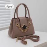 Luxury Handbag with Gold Chain Detailing – Elegant Designer Style