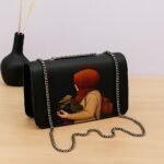 Elegant Artistic Shoulder Bag – Stylish Chain Strap with Modern Printed Design