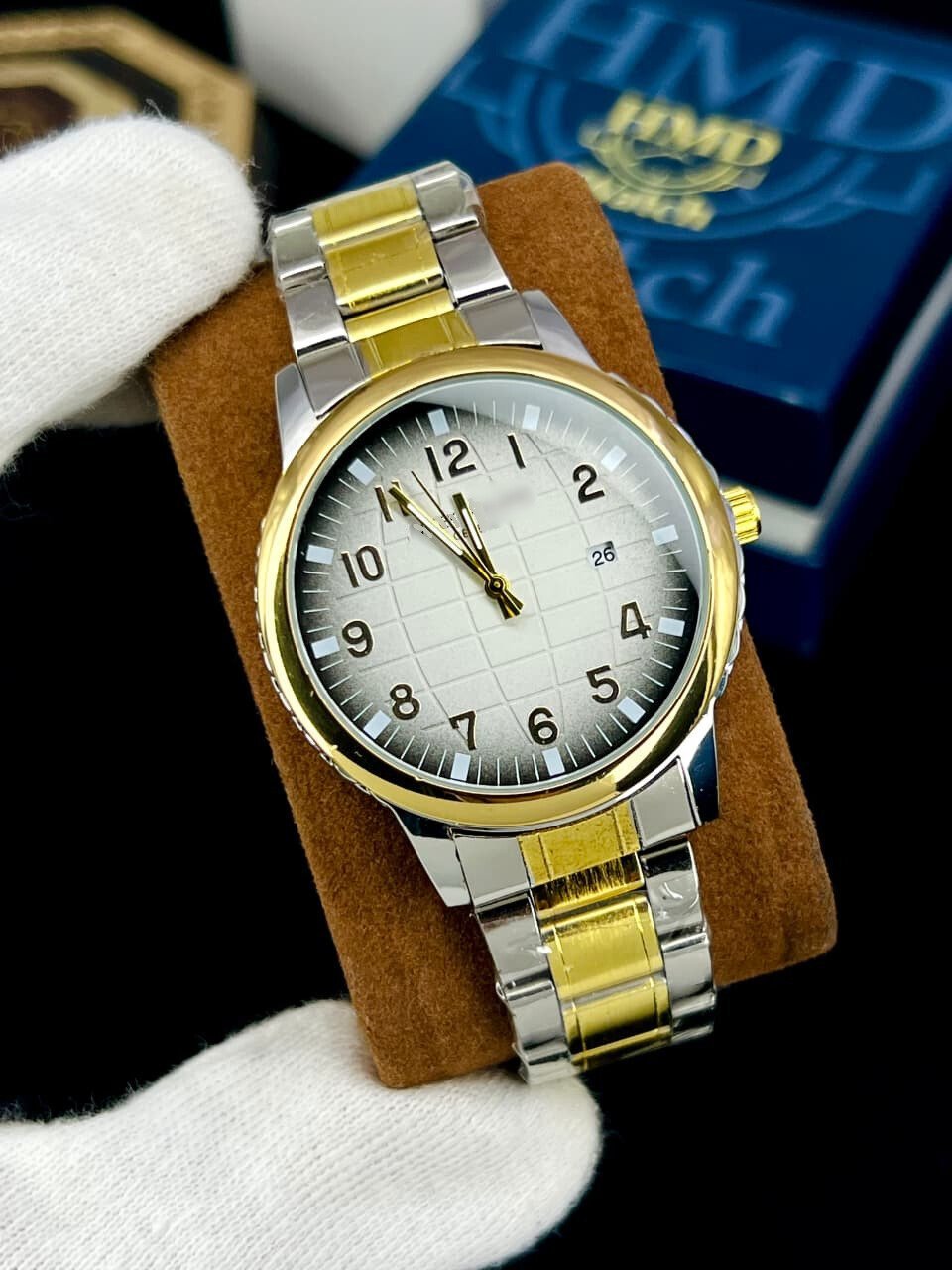 74590ec6-4c10-4008-b381-61a0d13f3263.jpg Premium Grid Dial Watch With Date Display & Stainless Steel Strap - Image 1