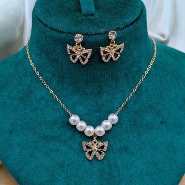 Luxe Clover Motif Jewelry Set With Lustrous Faux Pearl Accents